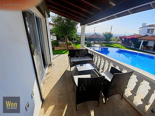 Satılık ÇEŞME ALAÇATI'DA HAVUZLU SİTEDE BAKIMLI 3+1 DUBLEX VİLLA